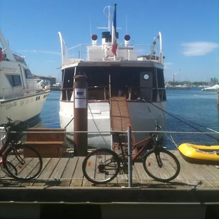 Avec Piscine Partagee A