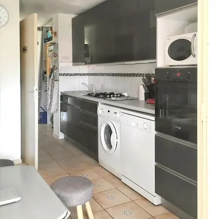 Avec Piscine Partagee A Agde