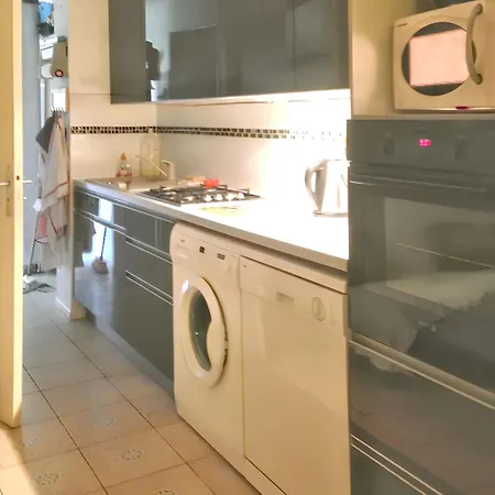 Avec Piscine Partagee A * Agde