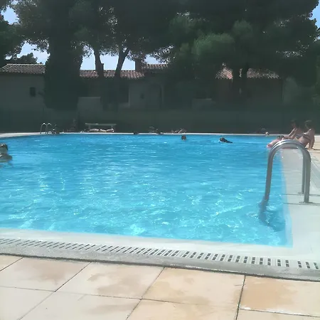 Avec Piscine Partagee A Agde