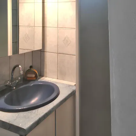 Avec Piscine Partagee A *