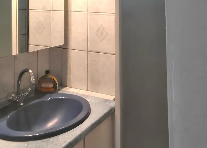 Avec Piscine Partagee A *