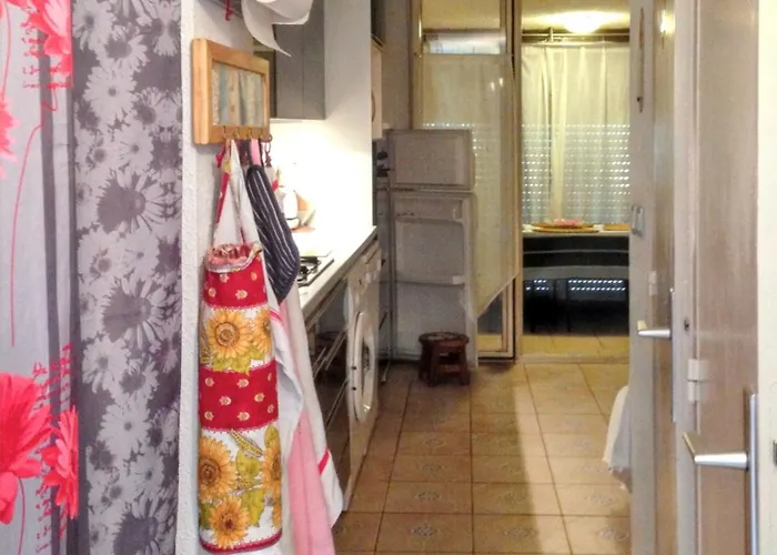 Appartement Avec Piscine Partagee A *