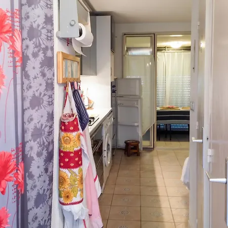 Apartment Avec Piscine Partagee A *