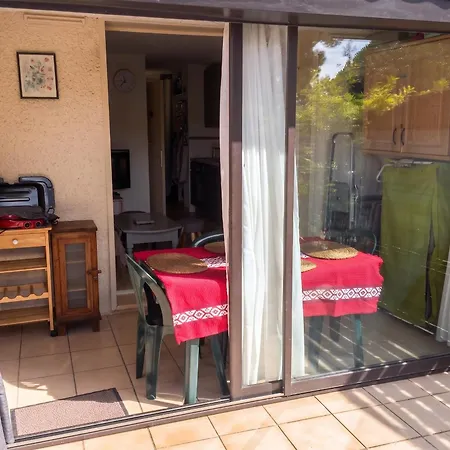Avec Piscine Partagee A * Agde