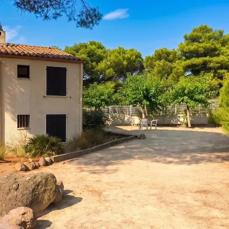 Avec Piscine Partagee A Apartment Agde