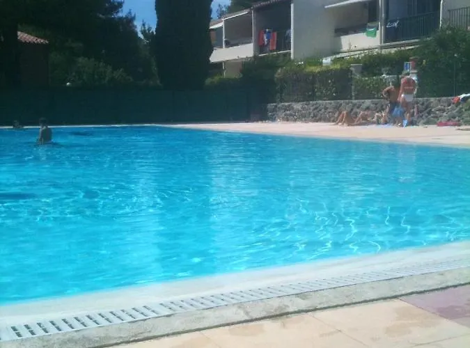 Avec Piscine Partagee A 아파트