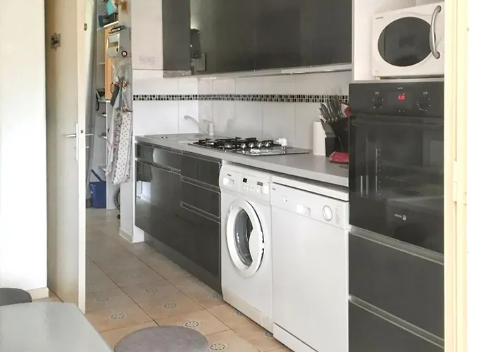 Avec Piscine Partagee A 아그